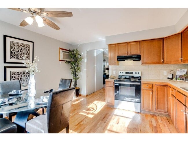 Building Photo - 821 Weeks Ave SE