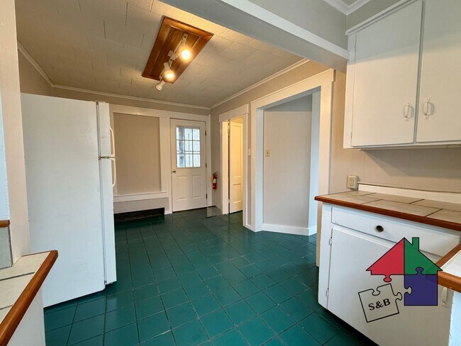 Building Photo - 4 Cogswell St