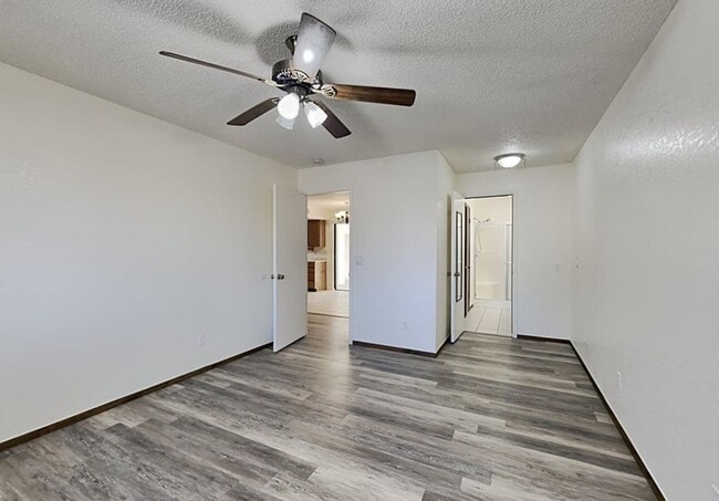 Building Photo - 2 bedroom Main house Attached Casita
