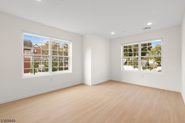 Primary Photo - 70 Ridgedale Ave