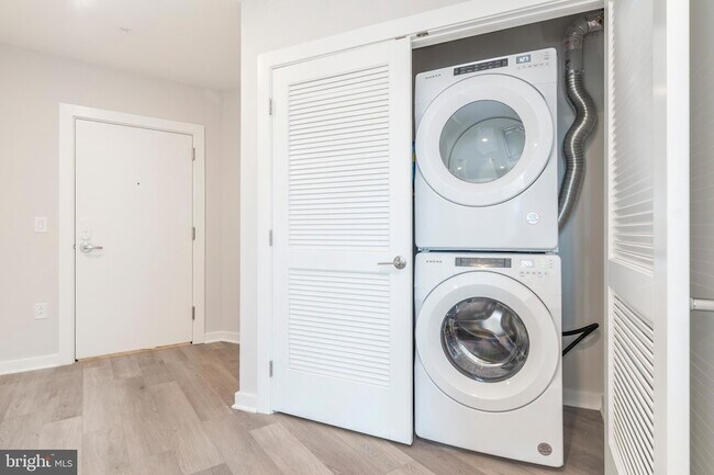 Building Photo - 3449 Scotts Ln