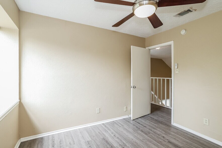 Building Photo - 6042 Beaconridge Dr