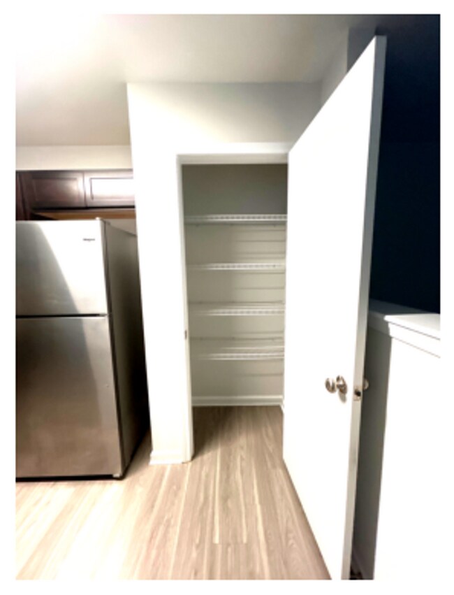 Building Photo - 8 SAW