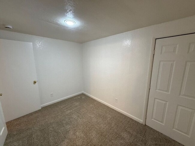 Building Photo - 1135 SE Salem Ave