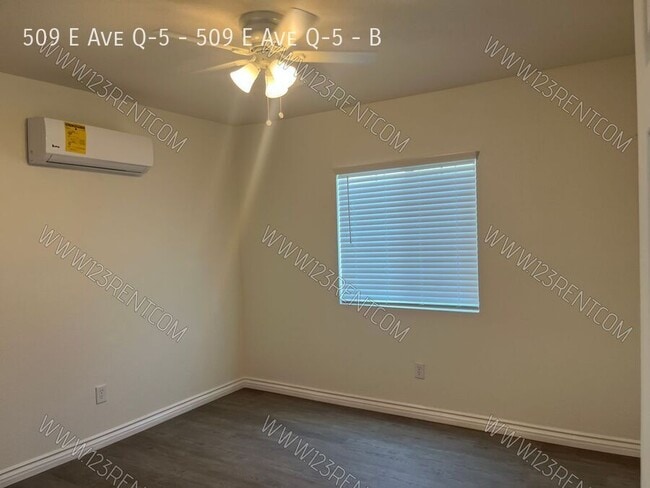Building Photo - 509 E Ave Q-5