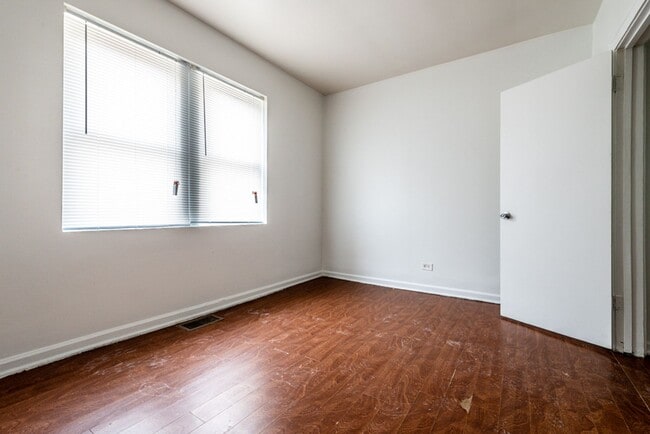 Building Photo - 8200 S Clyde Ave Chicago, IL 60617