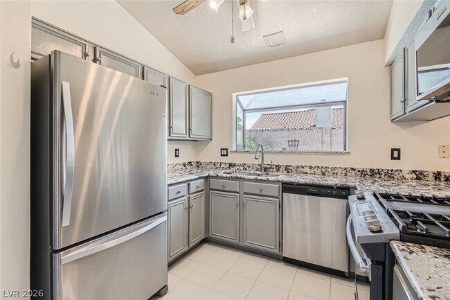 Building Photo - 1779 Yellowwood Dr