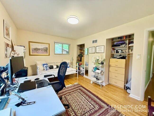 Building Photo - 6424 Hollins Dr