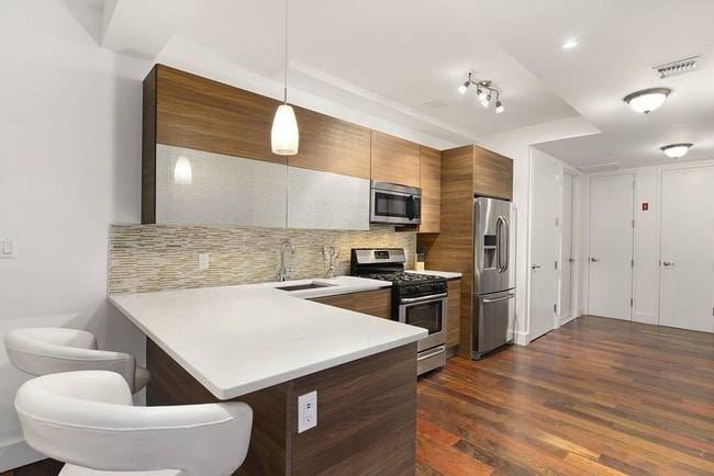 Primary Photo - 202 Macon St