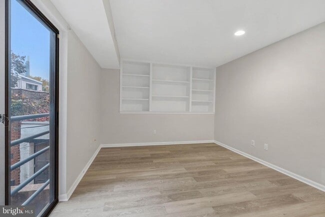 Building Photo - 2322 Wallace St