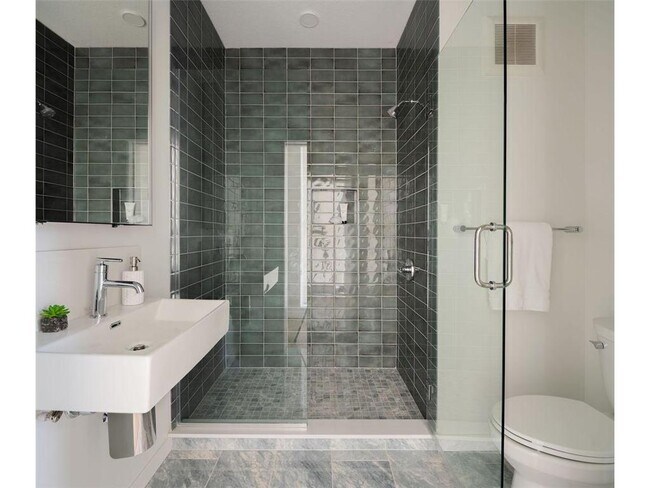 Building Photo - 9 West Dr