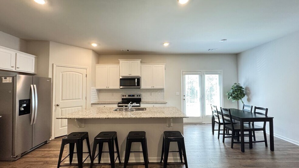 Building Photo - 488 Stoneybrook Dr