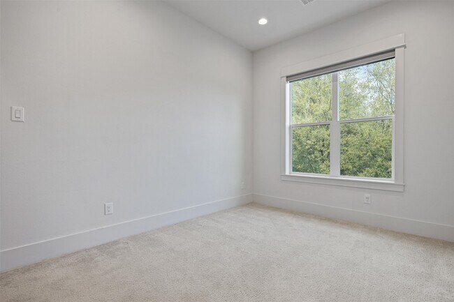 Building Photo - 1136 Adele St