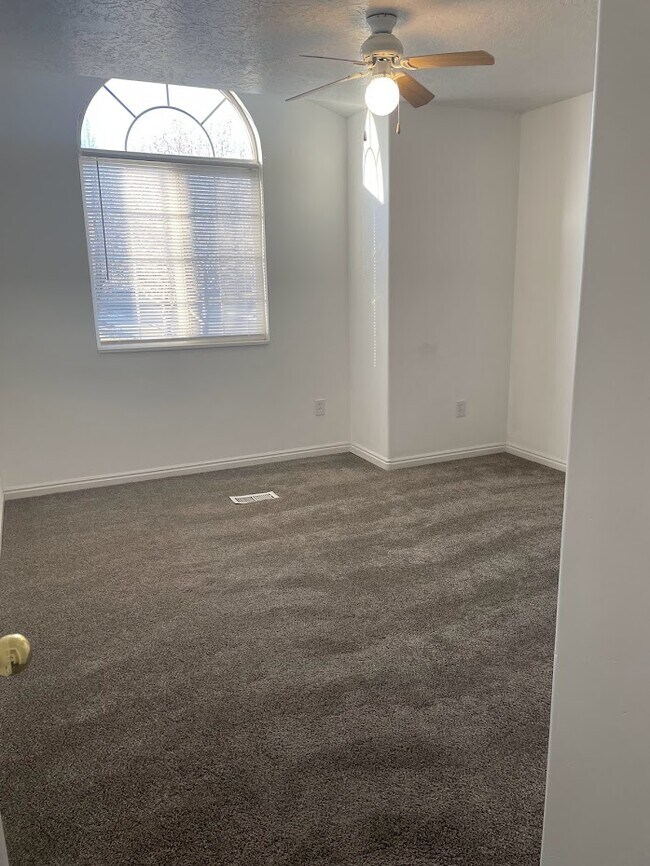 Building Photo - 3315 E Windhover Rd