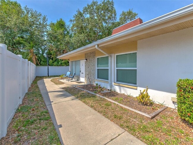 Building Photo - 4313 Tahitian Gardens Cir