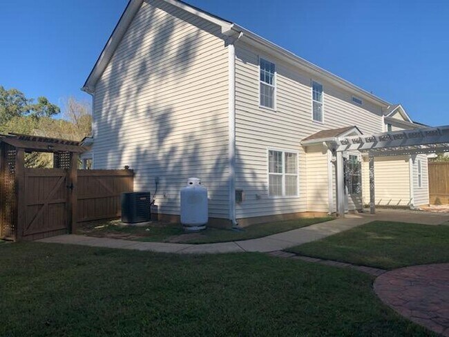 Building Photo - 1205 Dexter Ridge Dr