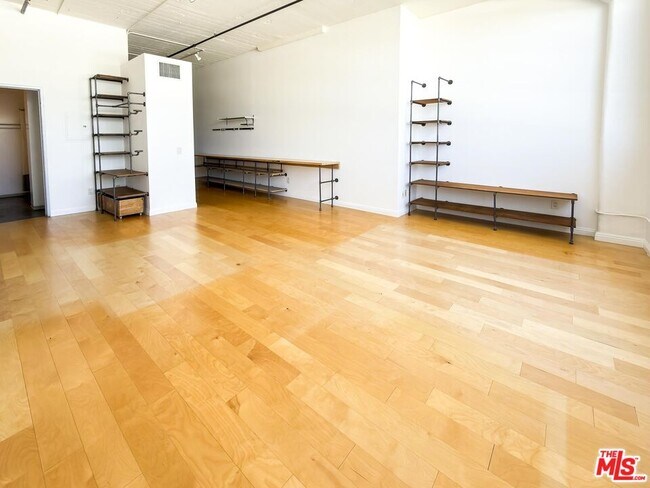 Building Photo - 420 San Pedro St