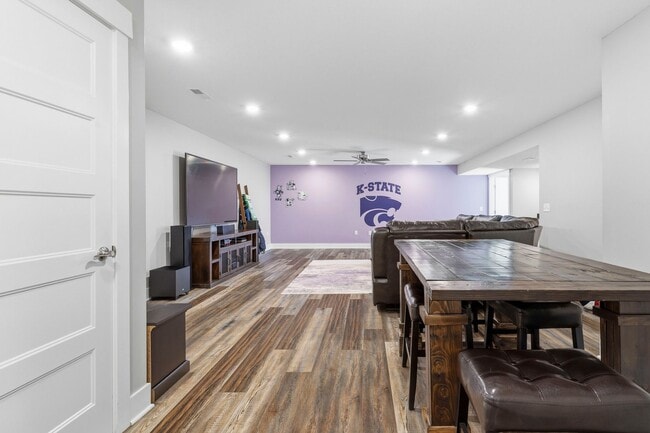 Building Photo - Stunning 6 Bed, 3 Bath Heritage Hills Home | 3-Car Garage | Walk-Out Basement