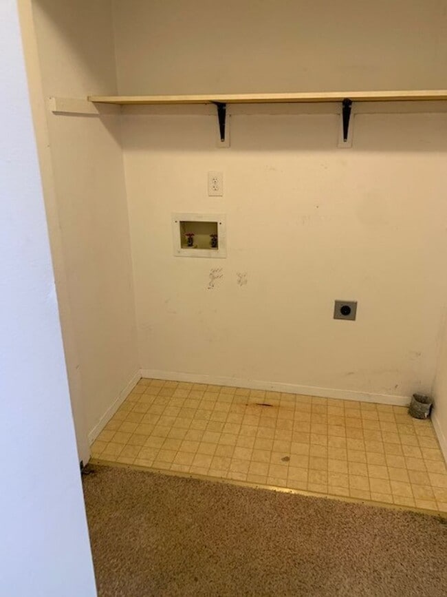Building Photo - Cute 1 Bedroom, 1 Bathroom Apartment