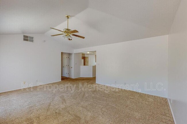 Building Photo - 1729 Chamisa Rd NE