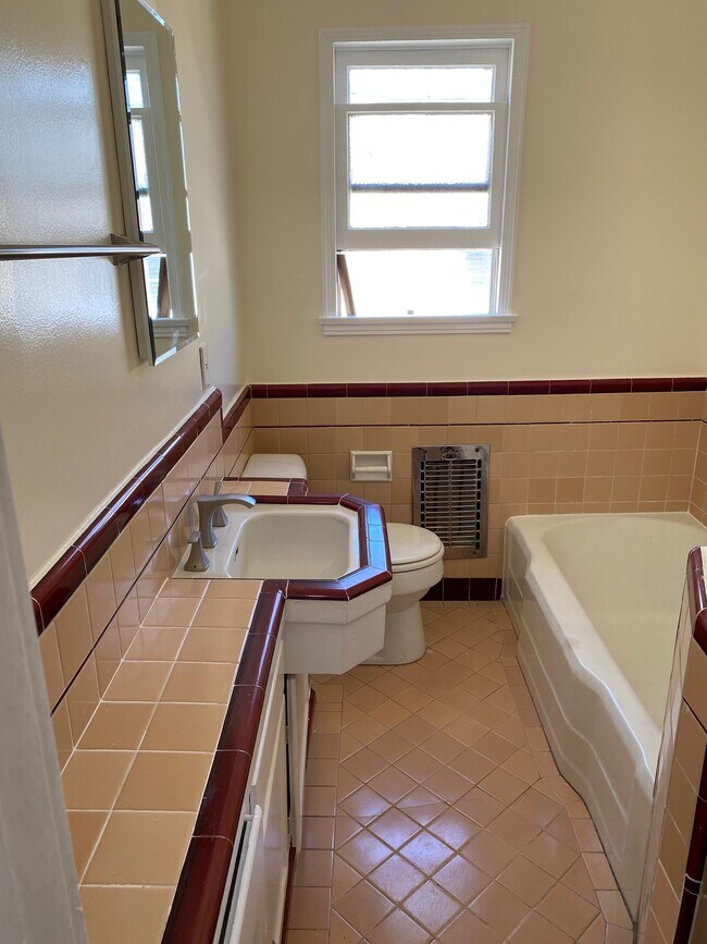 Full Bath tub and sep. shower - 1530 S Beverly Dr