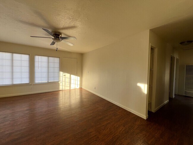 Building Photo - 3 Bedroom 1 Bathroom House with Huge Fenced Yard Near Schools, Park & Community Pool