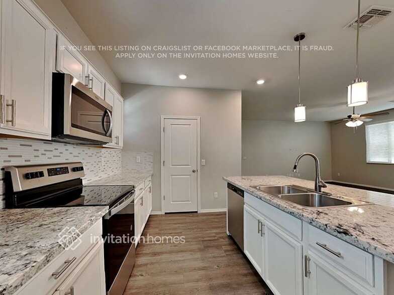 Building Photo - 16524 W Jenan Dr