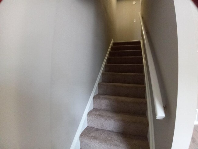 Building Photo - 3Br/1.5Ba Fully Renovated Townhouse