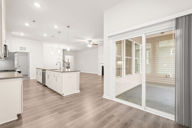 Building Photo - Amazing Durham Location - Easy commute to RTP, Brier Creek