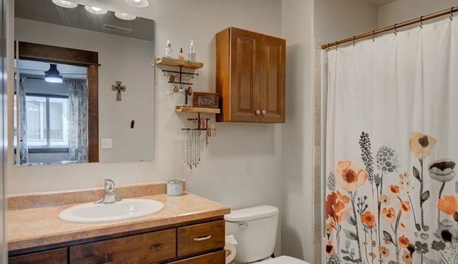 Building Photo - Well-kept Townhome for Rent in Bozeman! Near Parks, Schools and Trails.