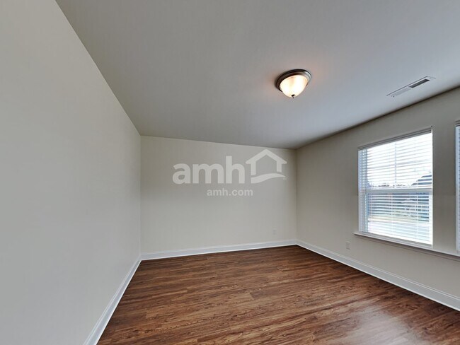 Building Photo - 111 Samara Ln