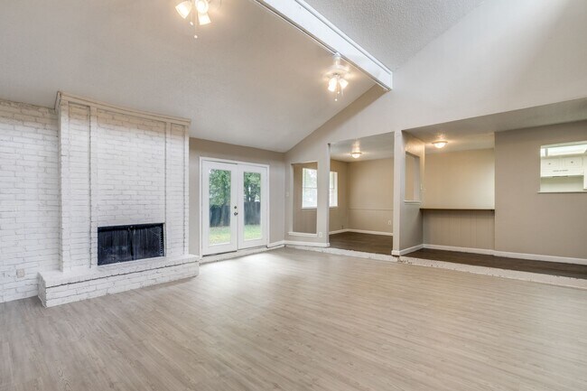 Building Photo - 2513 Richmond Dr