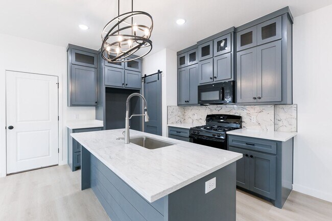 Building Photo - 1704 Elkhart Ave