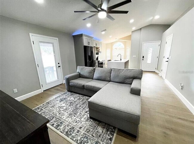 Building Photo - 18505 3rd Ave