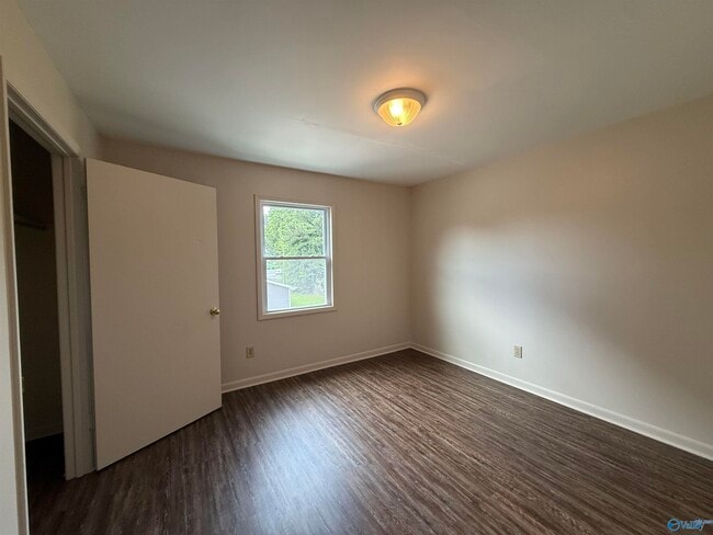 Building Photo - 605 Adele St