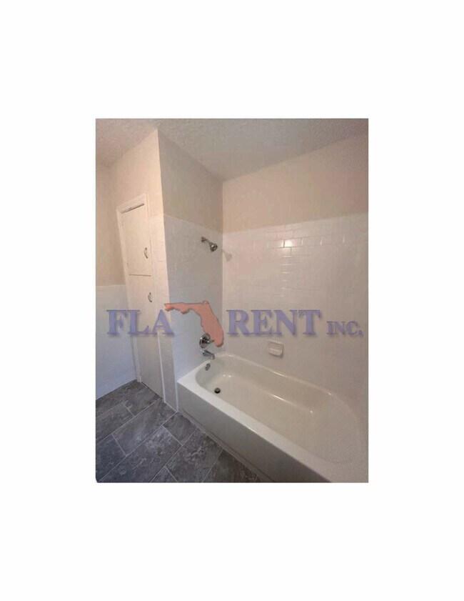 Building Photo - 4/2 Bungalow in Geneva!!