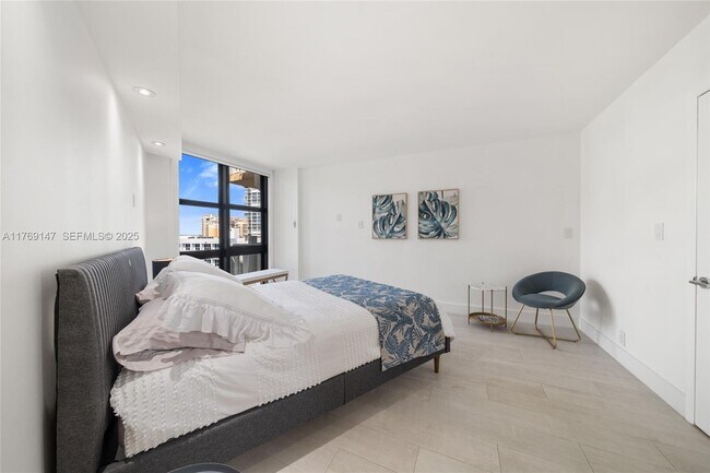 Building Photo - 1111 Crandon Blvd