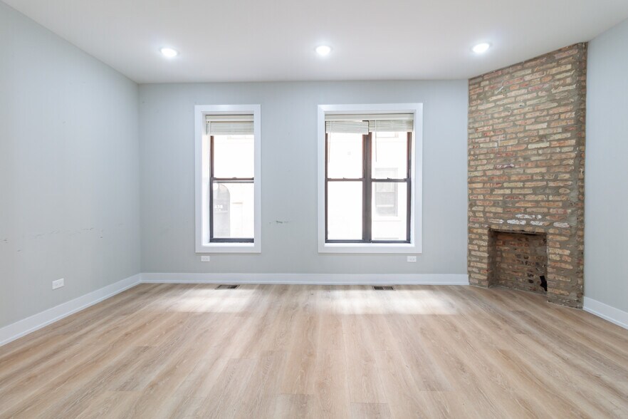 Building Photo - 441 W Belden Ave