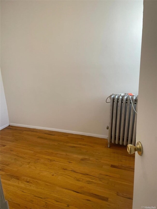 Building Photo - 62 Middle Neck Rd