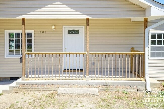 Building Photo - 201 Smith Dr