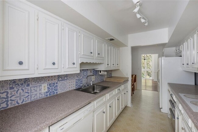 Building Photo - 49 Willow Glen NE