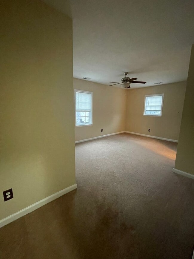 Building Photo - Chesterfield Heights