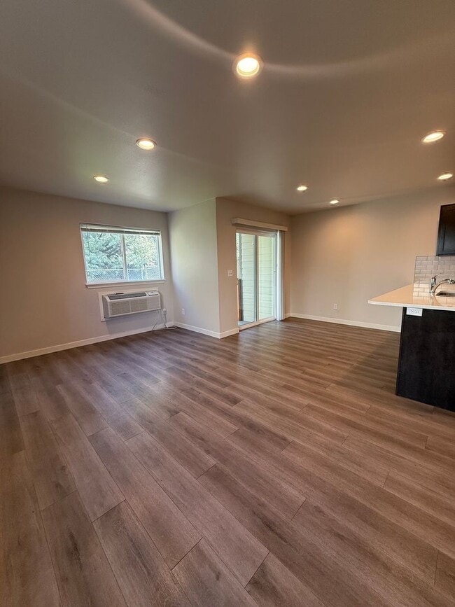 Building Photo - Samantha Court