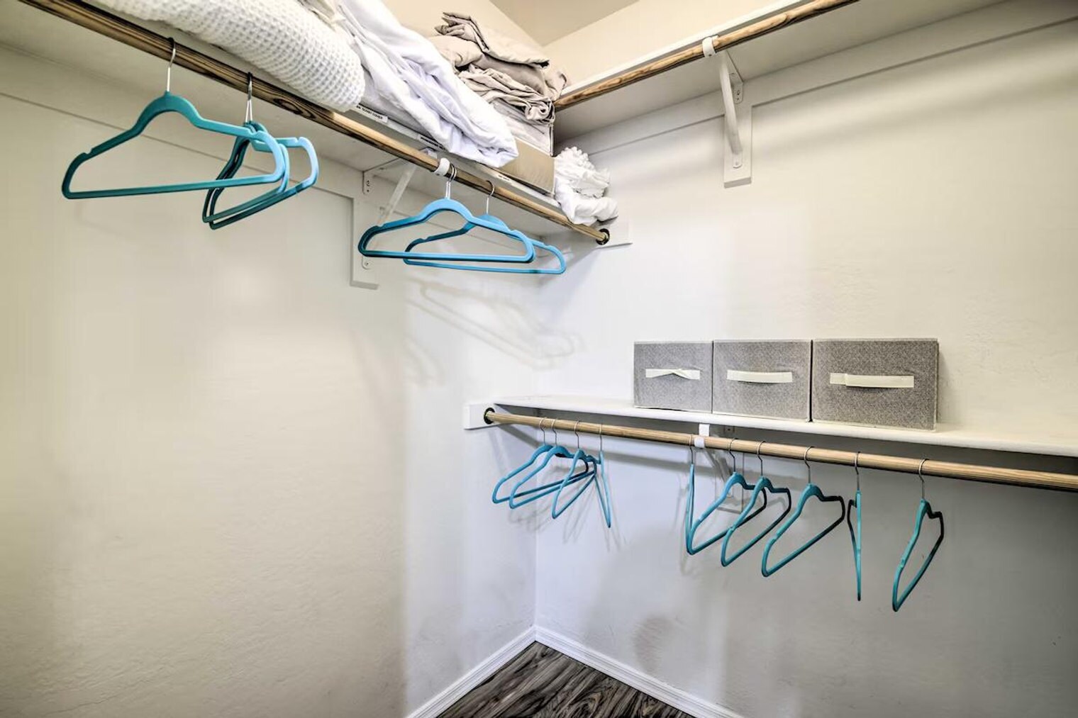 Building Photo - 1021 S 167th Ln