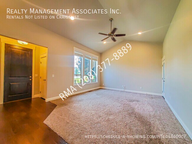 Building Photo - 11277 W Portola St