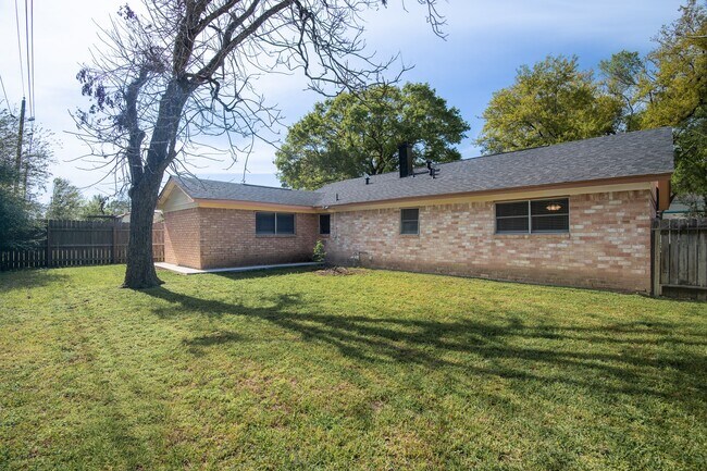 Building Photo - 2510 Marble Falls Dr