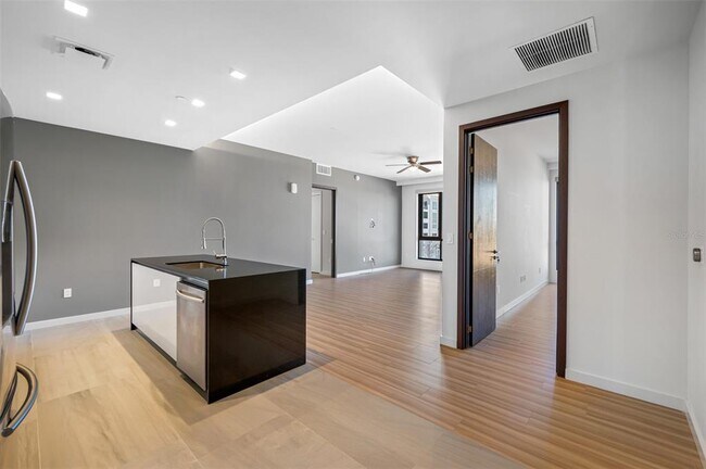 Building Photo - 5 N Osceola Ave