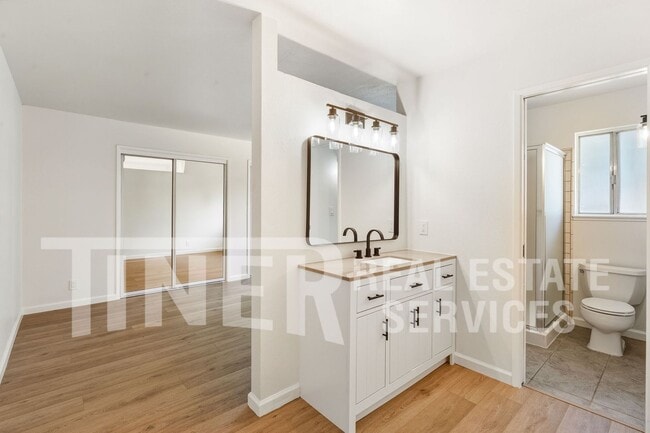 Building Photo - 7400 Mooncrest Way