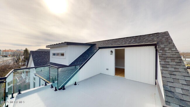 Building Photo - 1 Howland Ave