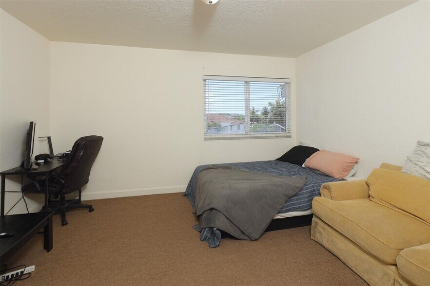 Building Photo - 121 Bayfront Dr